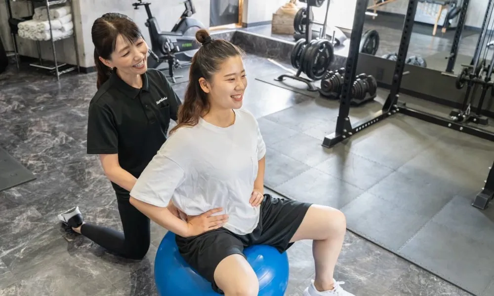 トレーニングを受ける女性